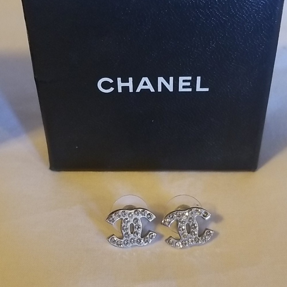 Chanel earing and necklace